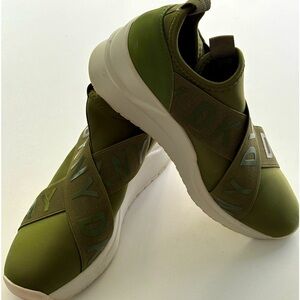 DKNY Leya Wedge Sneaker - Size 8